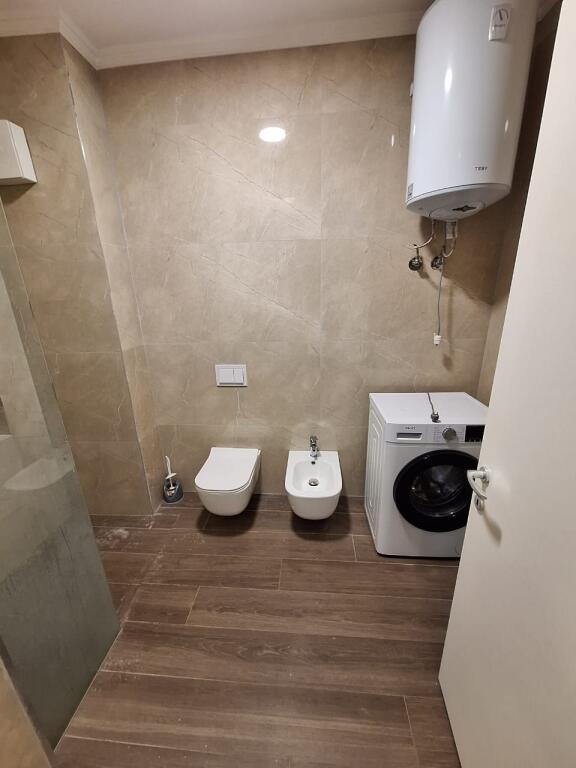 ASTIR, JEPET ME QIRA APARTAMENT 3+1+2 + POST PARKIMI,