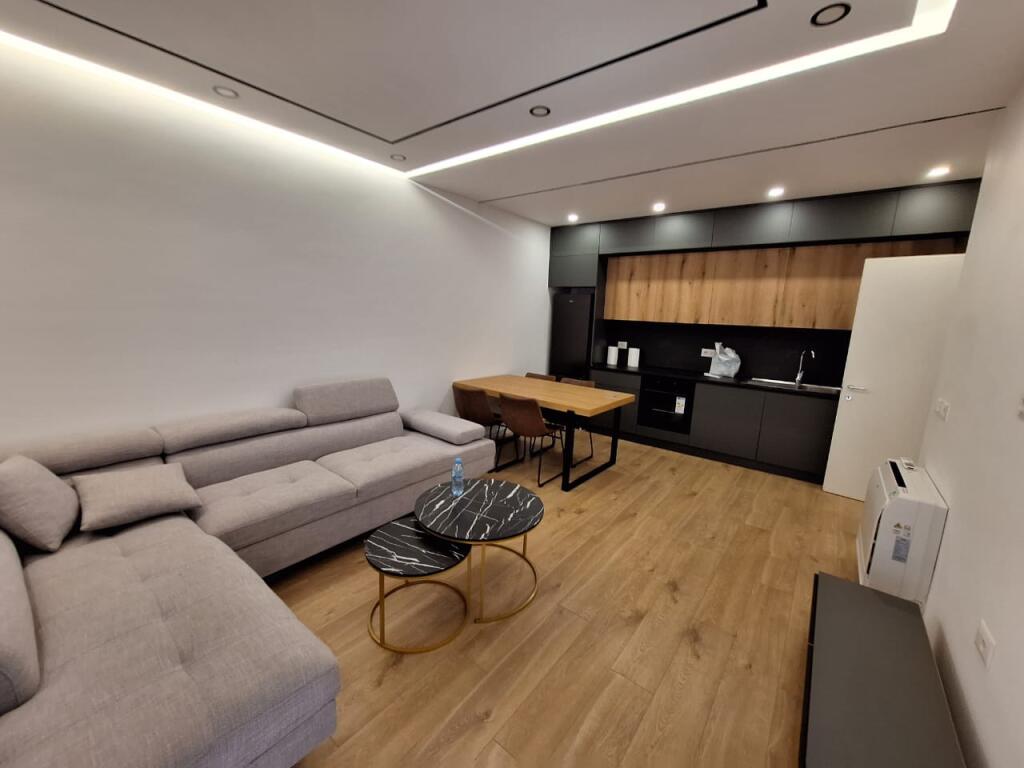 ASTIR, JEPET ME QIRA APARTAMENT 3+1+2 + POST PARKIMI,