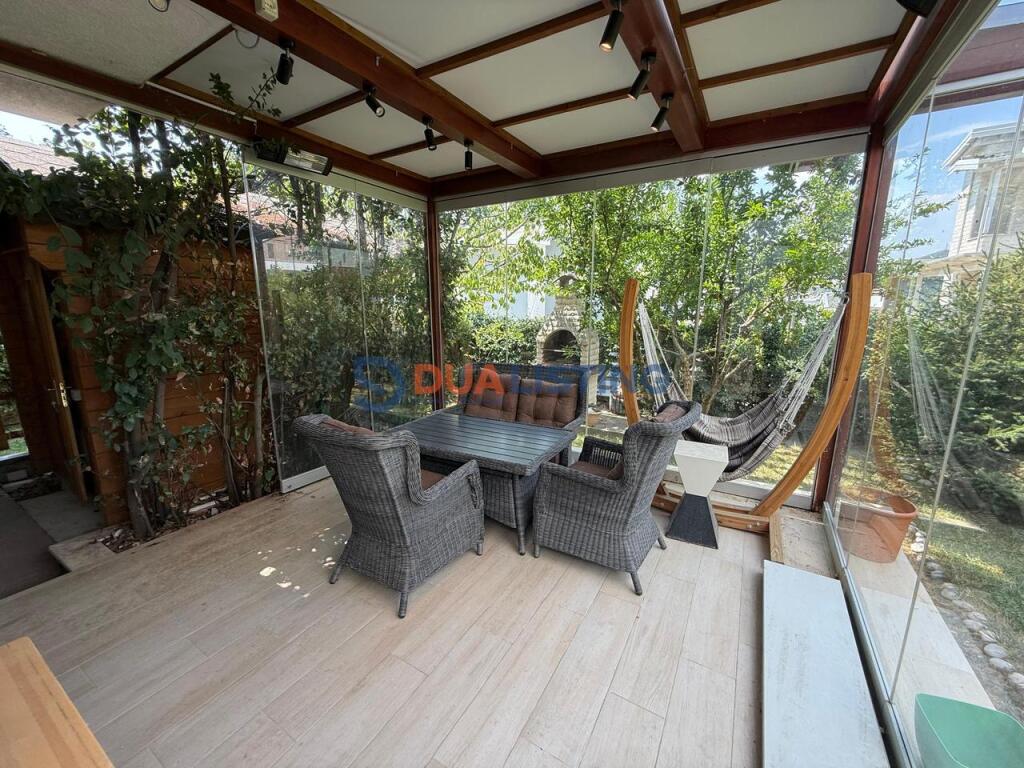VILLA MODERNA con CORTILE &amp; 3 POSTI AUTO, RESIDENZA COLOMBO 2!