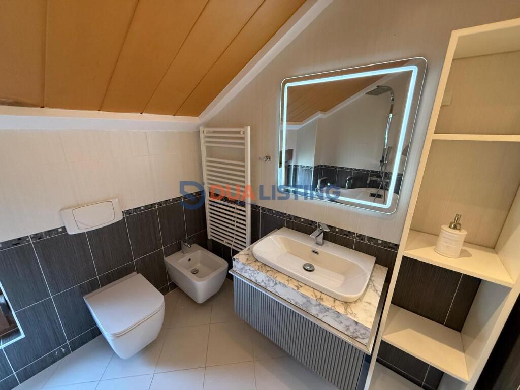 VILLA MODERNA con CORTILE &amp; 3 POSTI AUTO, RESIDENZA COLOMBO 2!