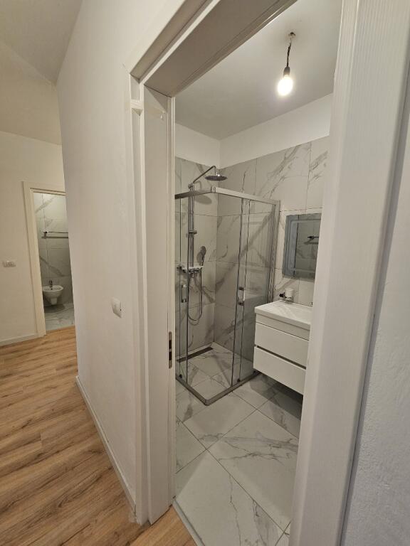 Shitet apartament 2+1 tek Kopshti Zoologjik!