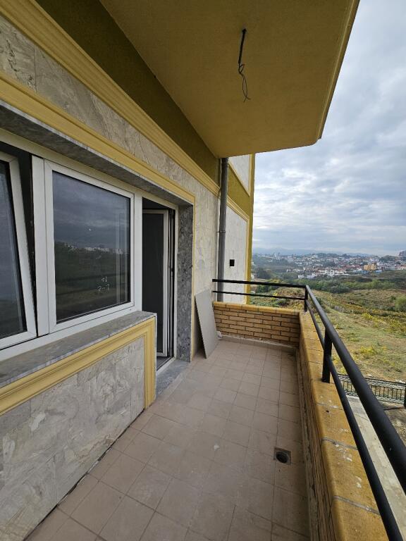 Shitet apartament 1+1 tek Lakeland ne Farke!