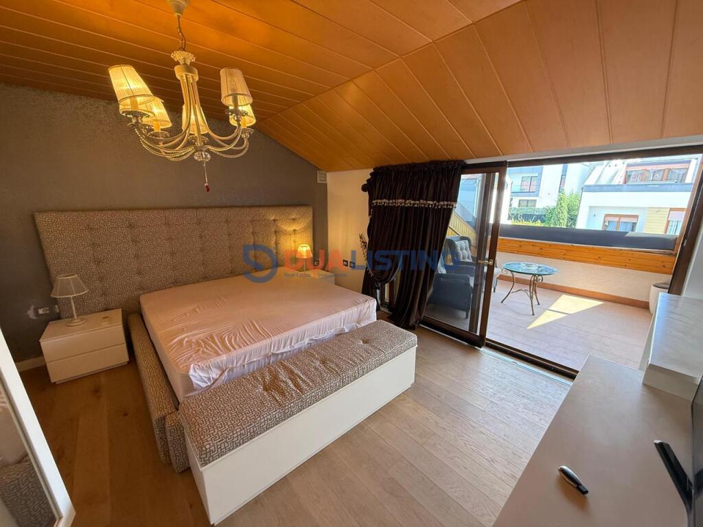VILLA MODERNA con CORTILE &amp; 3 POSTI AUTO, RESIDENZA COLOMBO 2!