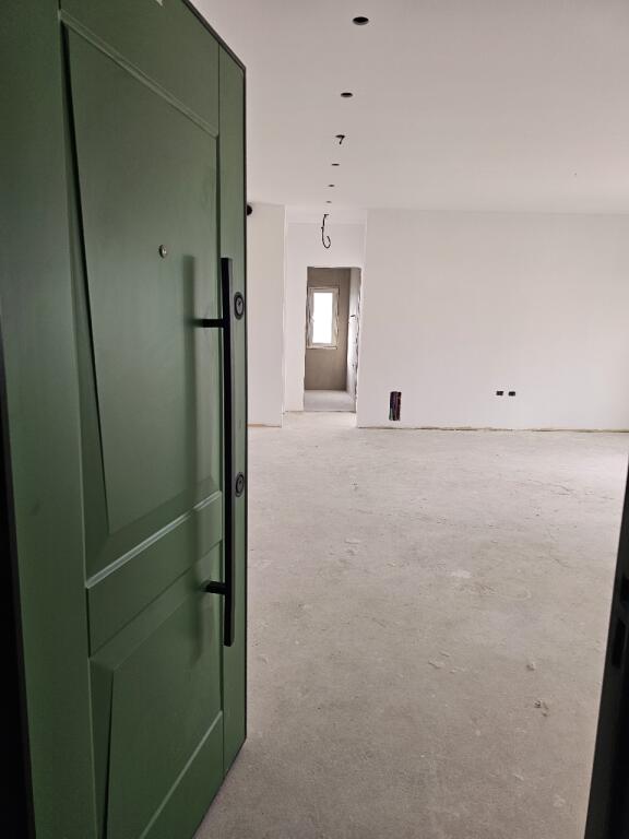 Shitet apartament 1+1 tek Lakeland ne Farke!