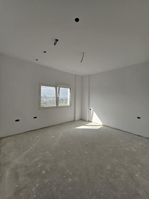 Shitet apartament 1+1 tek Lakeland ne Farke!