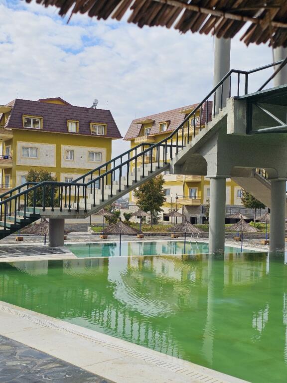 Shitet apartament 1+1 tek Lakeland ne Farke!