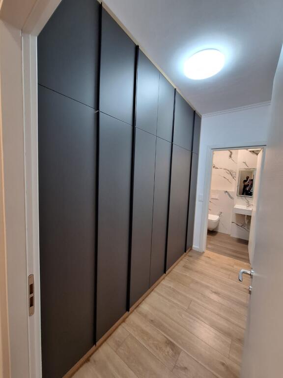 ASTIR, JEPET ME QIRA APARTAMENT 3+1+2 + POST PARKIMI,