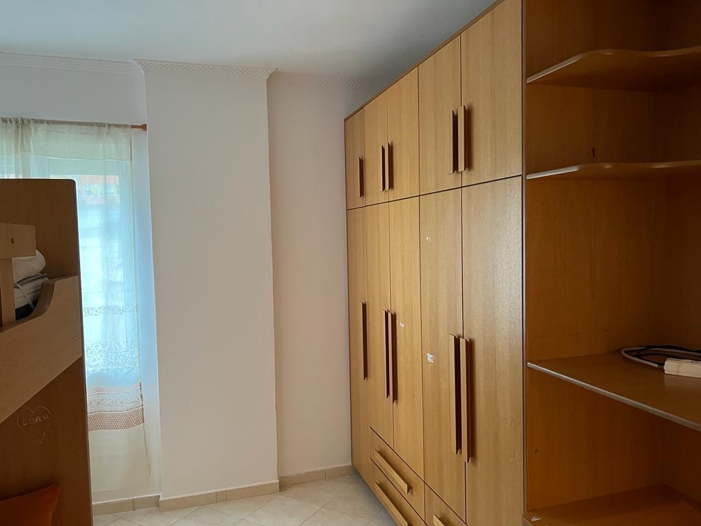 🏙️ Shitet Apartament 2+1+2 pranë Hotel Radisson – Liqeni i Thatë