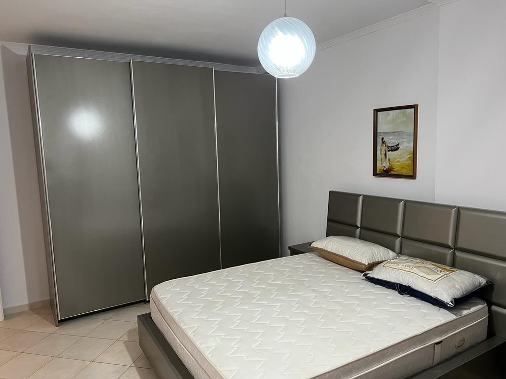 🏙️ Shitet Apartament 2+1+2 pranë Hotel Radisson – Liqeni i Thatë