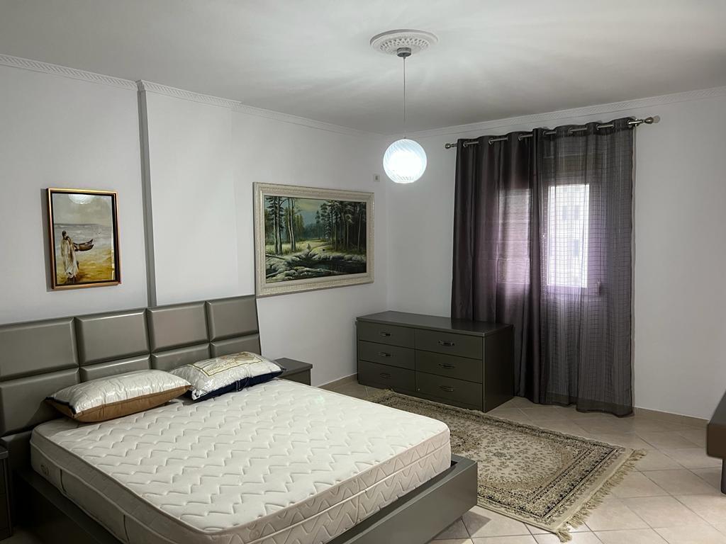 🏙️ Shitet Apartament 2+1+2 pranë Hotel Radisson – Liqeni i Thatë