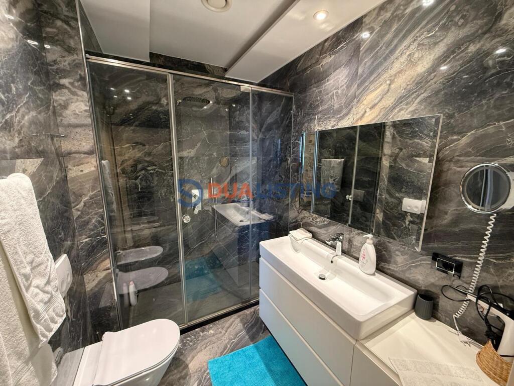 Vendiamo appartamento 2+1 con veranda e vista mare a Marina Bay, Vlore!