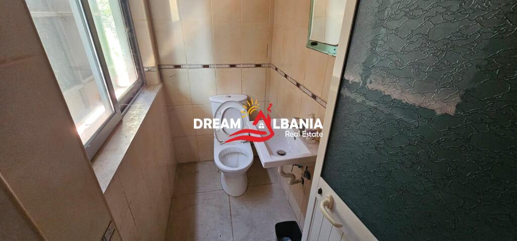 Dyqan ne shitje ne Fresk, afer Gjimnazit Luan Hajdaraga ne Fresk (ID 4171608)