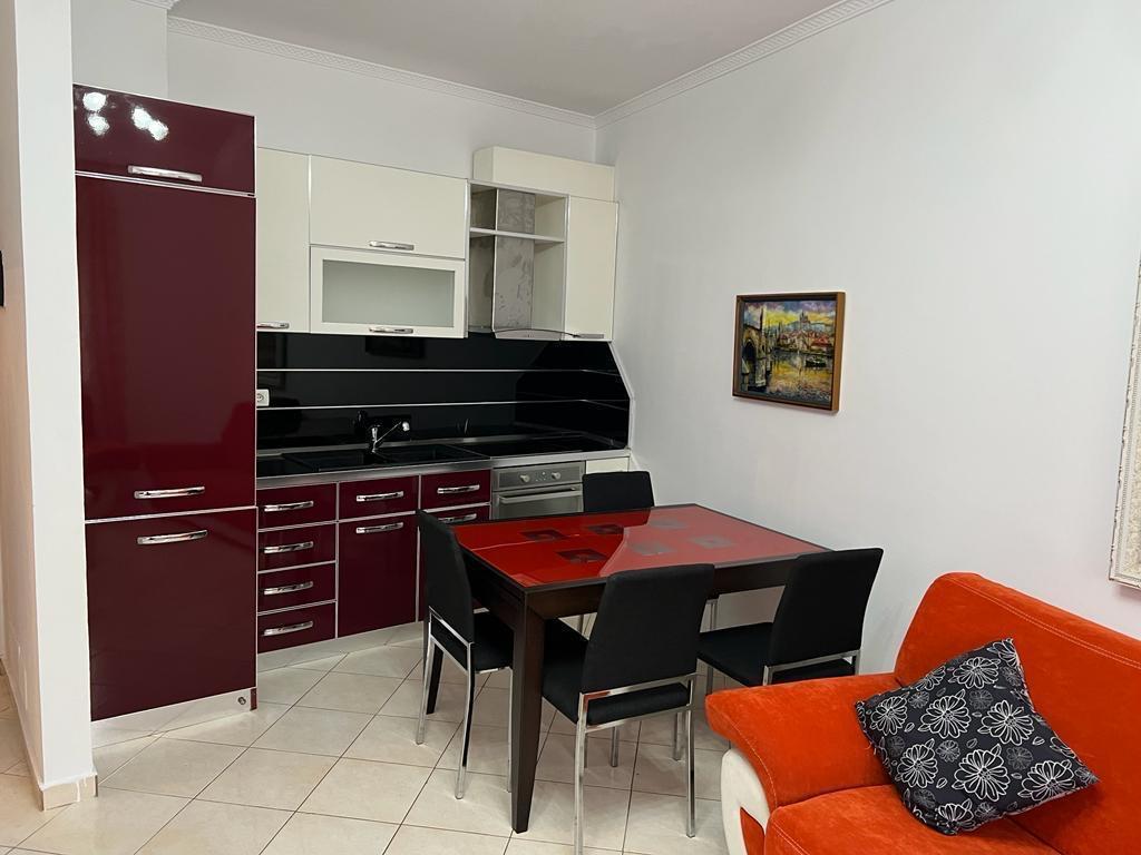 🏙️ Shitet Apartament 2+1+2 pranë Hotel Radisson – Liqeni i Thatë