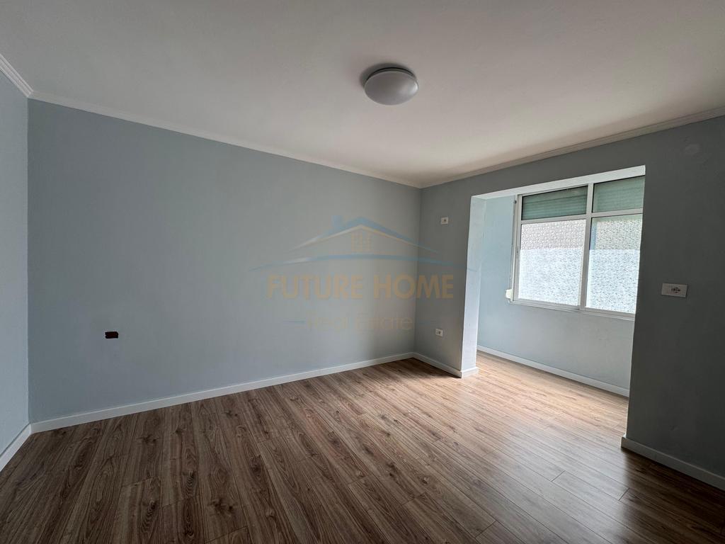 Shitet, Apartament 2+1, Oxhaku, Tiranë.