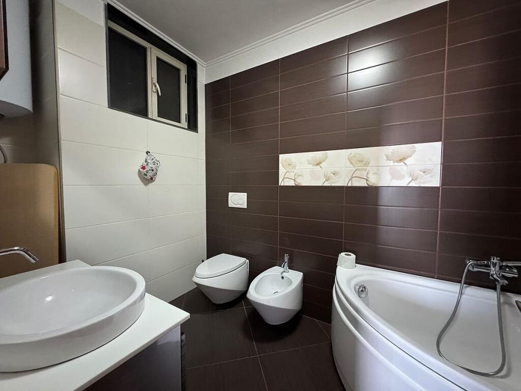 Jepet me Qera Apartament 2+1+🅿️ Parkim📍Rr Elbasanit
