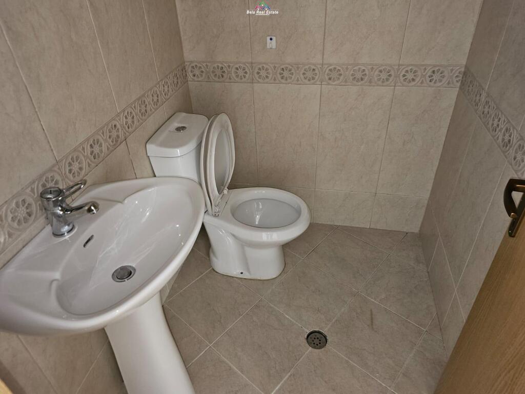 Ufficio in Affitto 2+1 presso l'Ex Esposizione (ID BZ2716) Tirana​