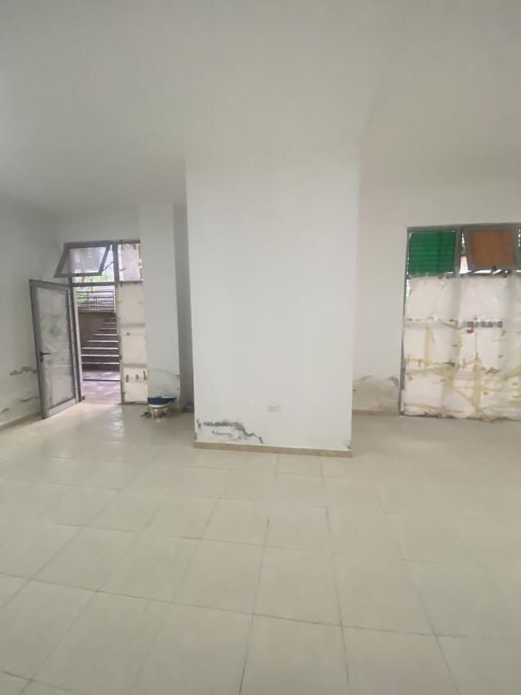Ambjent biznesi me qera,350 euro liqeni i thate