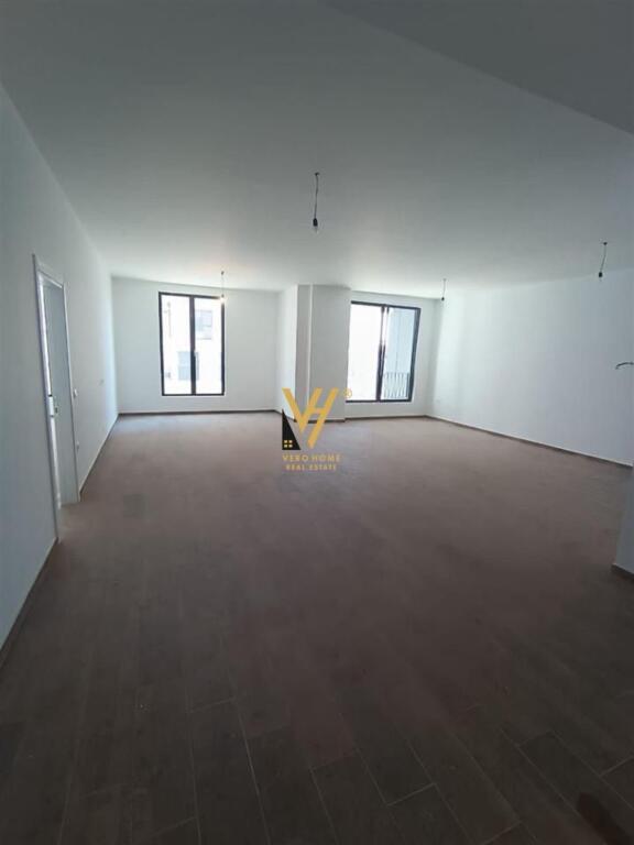 UFFICIO 150 M2 IN AFFITTO A XHAMLLIK, COMPLESSO ZIRKON 95.000 LEKE