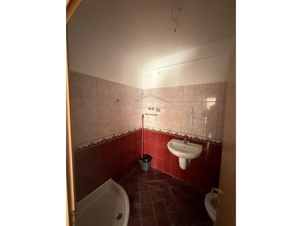 Shitet Apartament 2+1+2, Liqeni i Thate