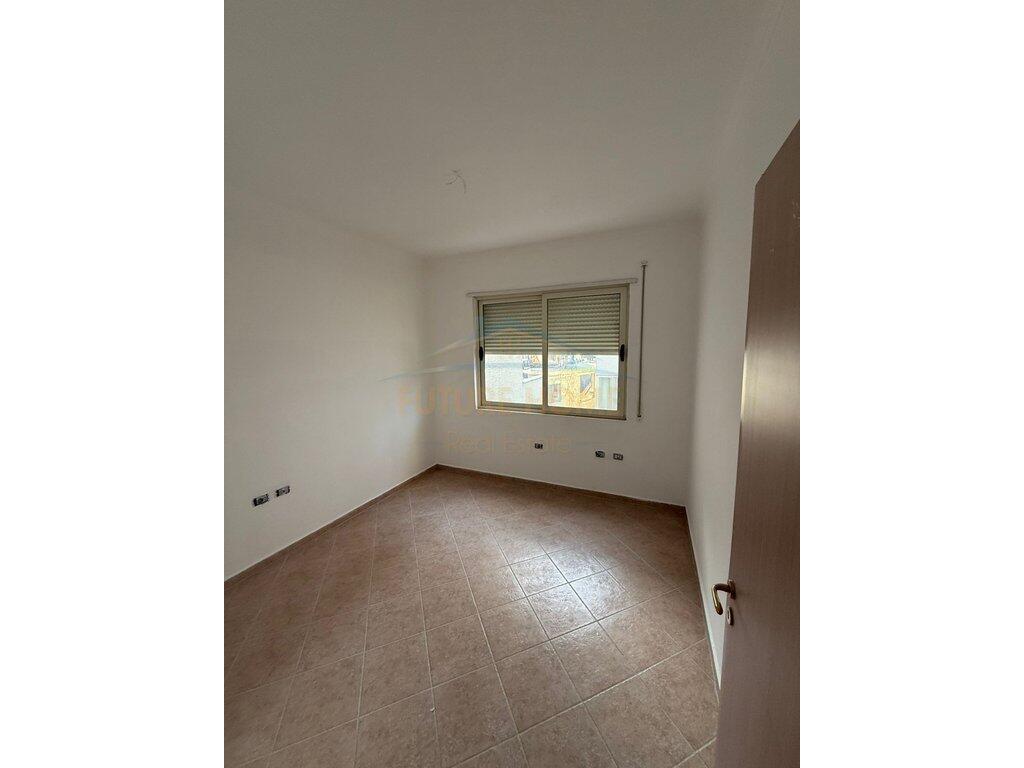 Shitet Apartament 2+1+2, Liqeni i Thate