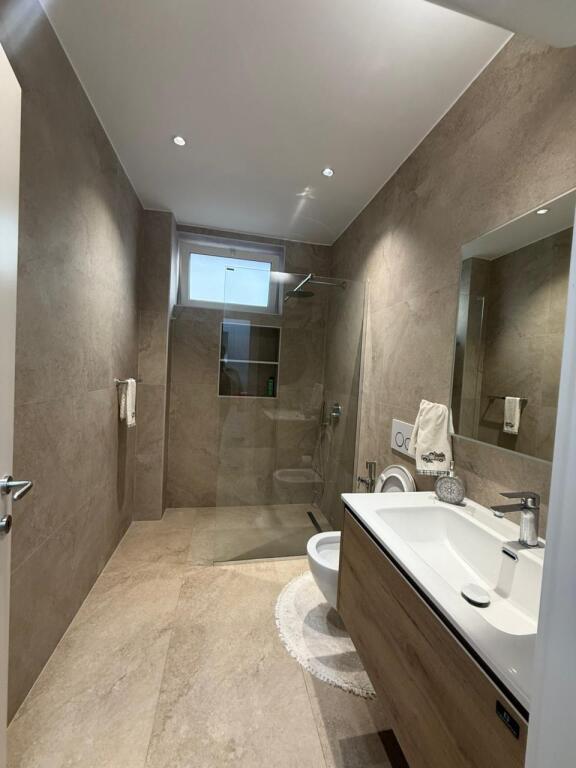 🏠JEPET ME QIRA Apartament 2+1 📍Rruga e Durresit, Qender 💶900€ ✨Mobilim modern