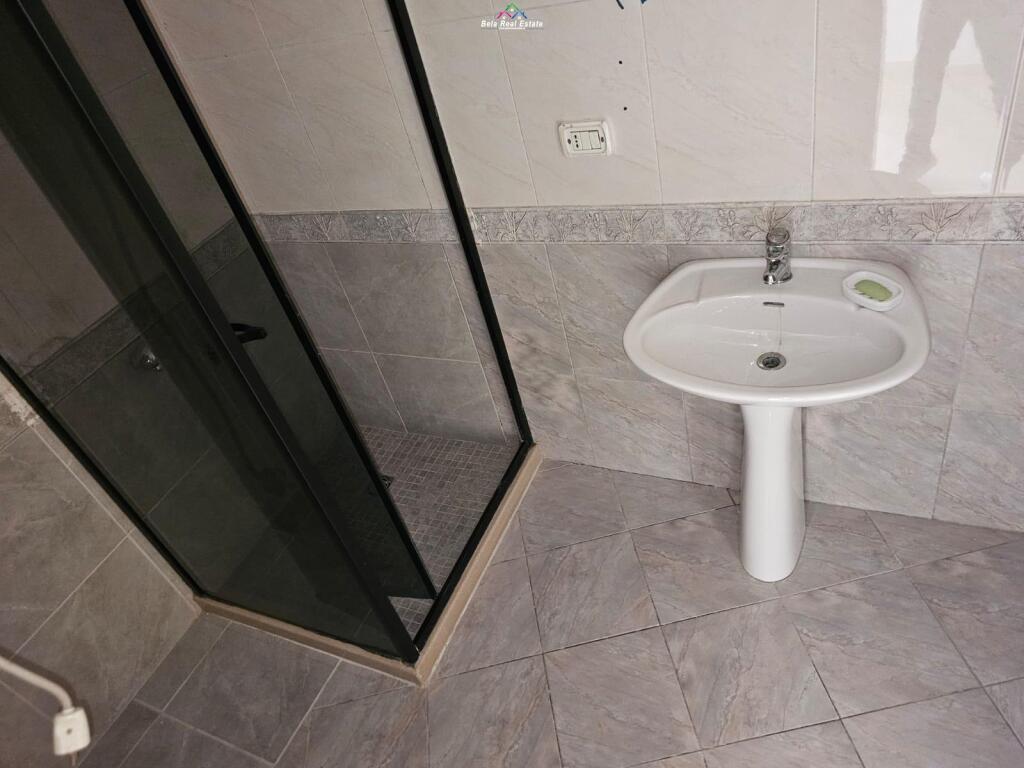 Ufficio in Affitto 2+1 presso l'Ex Esposizione (ID BZ2716) Tirana​