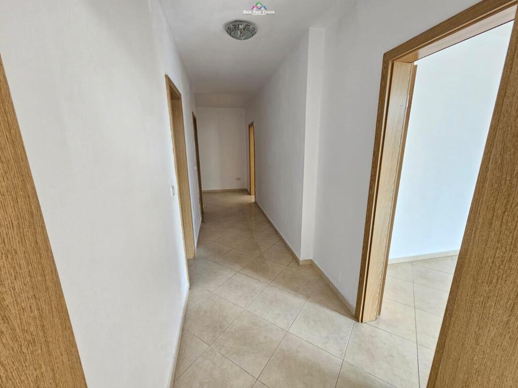 Ufficio in Affitto 2+1 presso l'Ex Esposizione (ID BZ2716) Tirana​
