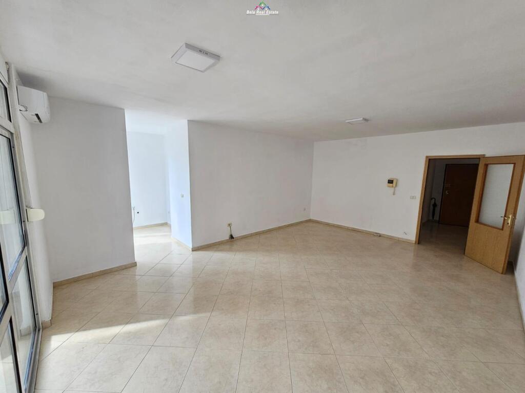 Ufficio in Affitto 2+1 presso l'Ex Esposizione (ID BZ2716) Tirana​