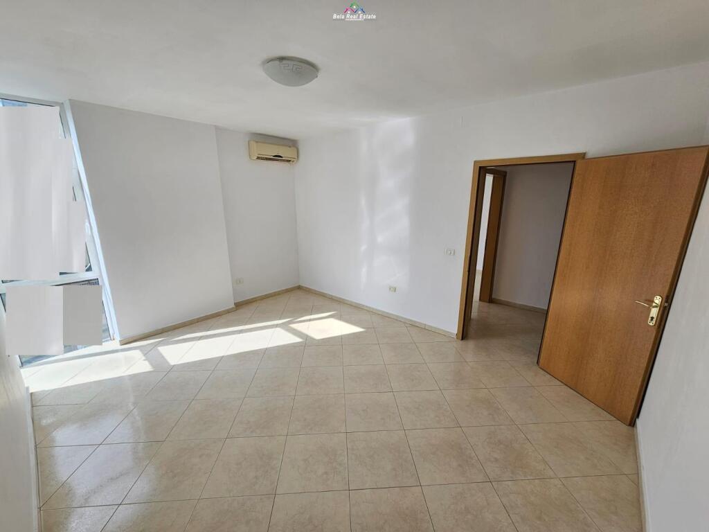 Ufficio in Affitto 2+1 presso l'Ex Esposizione (ID BZ2716) Tirana​