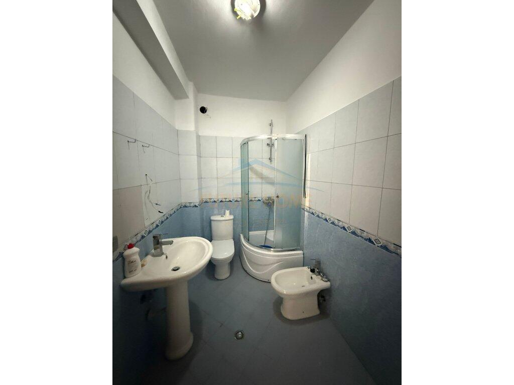 Shitet Apartament 2+1+2, Liqeni i Thate