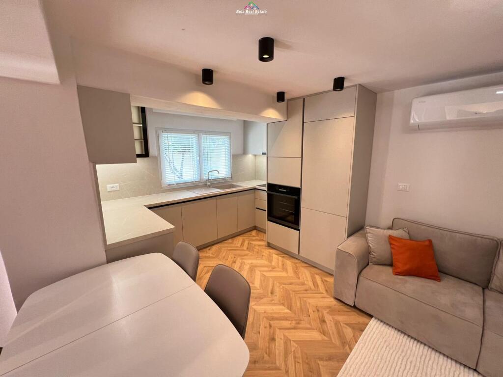 Vile Me Qera 2+1 prane Kompleksit Grand (ID BV22512) Tirane