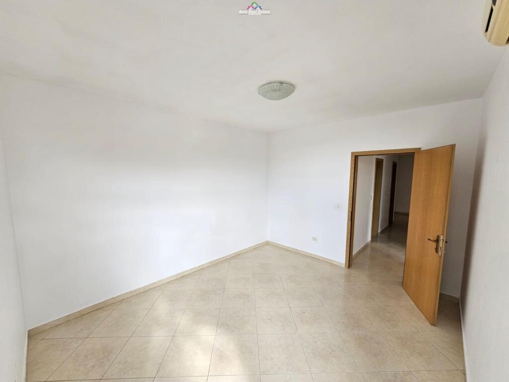 Ufficio in Affitto 2+1 presso l'Ex Esposizione (ID BZ2716) Tirana​