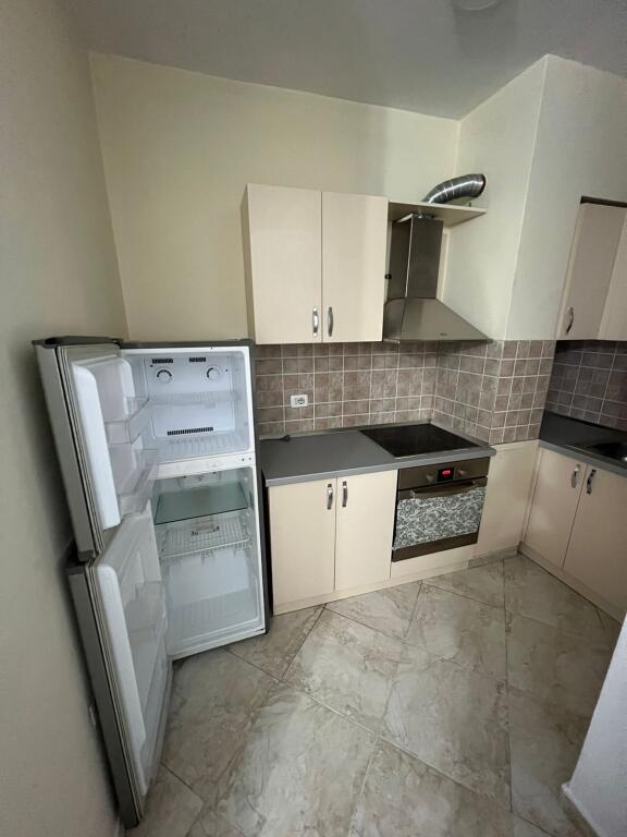 Monolocale con balcone in via Barrikadave centro, prezzo 500 euro