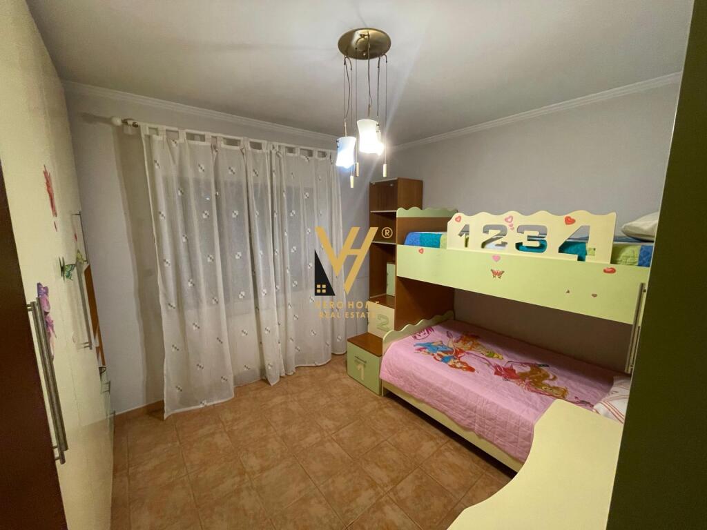 VILLA DI 3 PIANI IN AFFITTO A QSUT 1.000 EURO