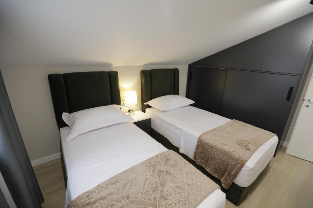 *Apartment 3+1+2+Parking For Rent | in Porcelan*