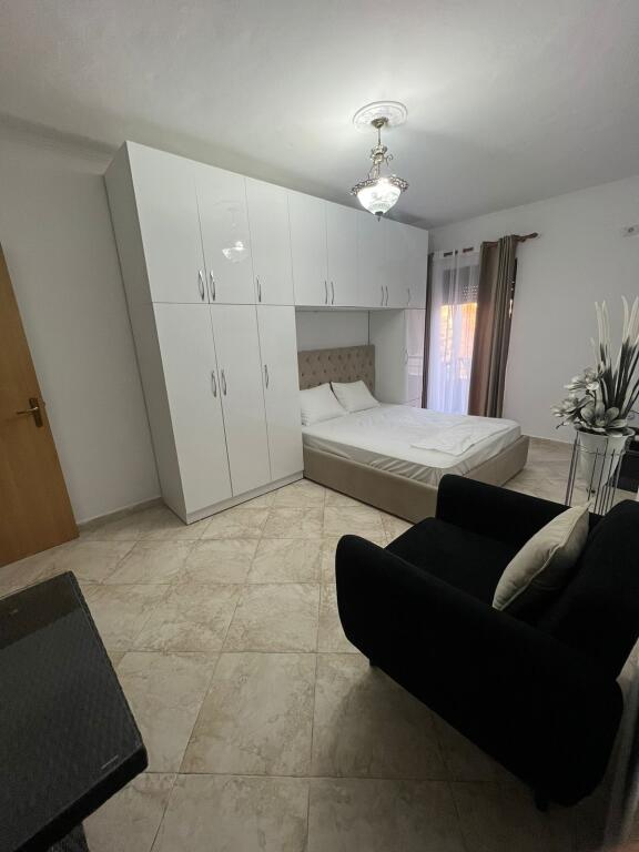 Monolocale con balcone in via Barrikadave centro, prezzo 500 euro
