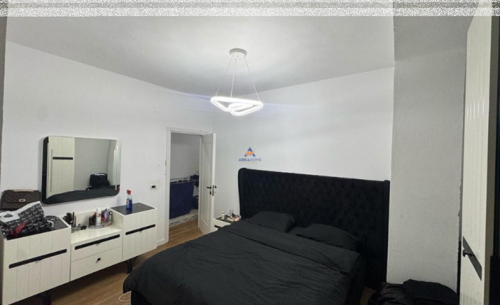 SHITET APARTAMENT 2+1+BALLKON "PRANE UET,PORCELAN" 150.000 EURO