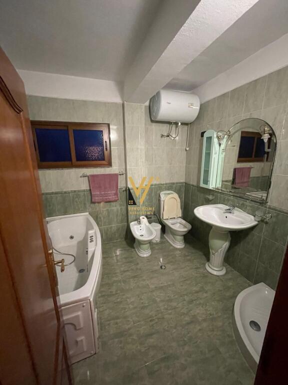 VILLA DI 3 PIANI IN AFFITTO A QSUT 1.000 EURO