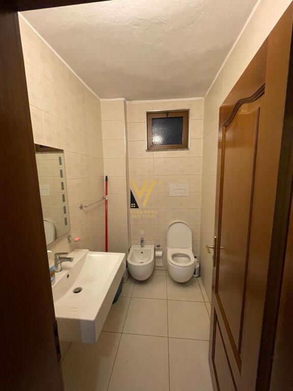 VILLA DI 3 PIANI IN AFFITTO A QSUT 1.000 EURO
