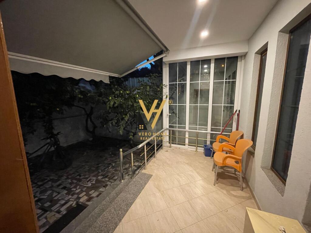 VILLA DI 3 PIANI IN AFFITTO A QSUT 1.000 EURO