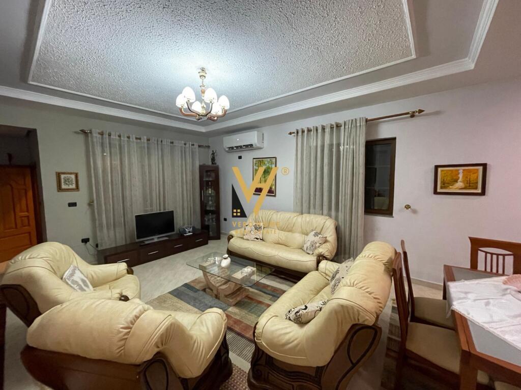 VILLA DI 3 PIANI IN AFFITTO A QSUT 1.000 EURO