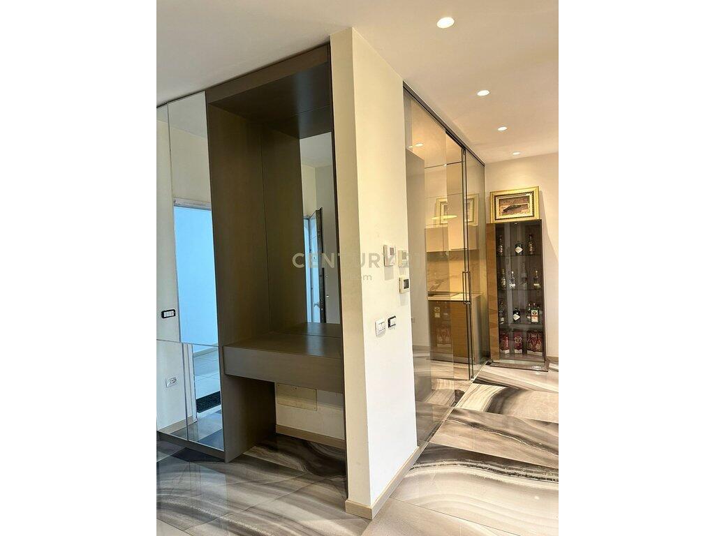 Jepet me qira apartament luksoz 1+1 tek Ring Center – Tiranë