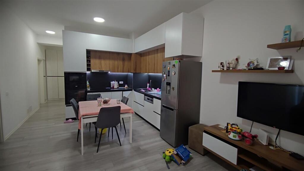 🏡 Shitet Apartament + Vend Parkimi Nëntokësor – Mangalem 21