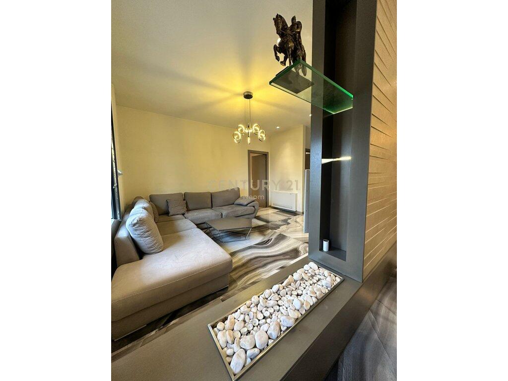 Jepet me qira apartament luksoz 1+1 tek Ring Center – Tiranë