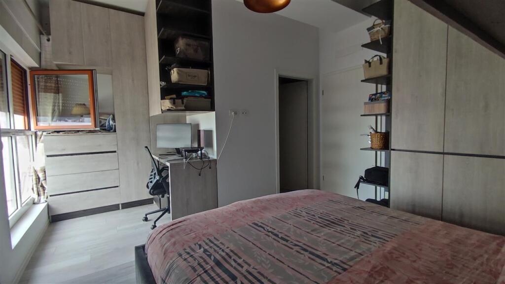 🏡 Shitet Apartament + Vend Parkimi Nëntokësor – Mangalem 21