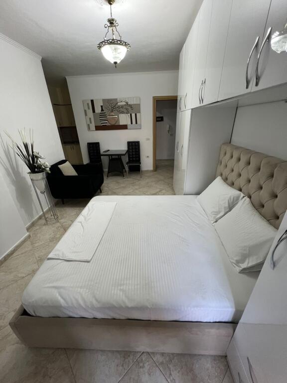 Monolocale con balcone in via Barrikadave centro, prezzo 500 euro