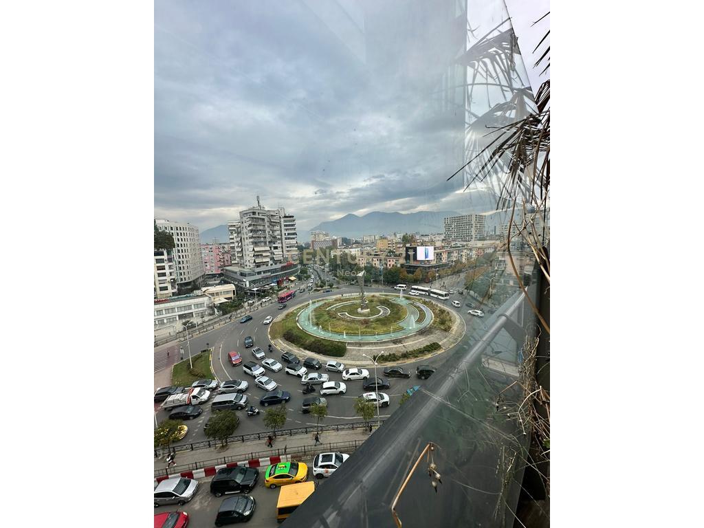 Jepet me qira apartament luksoz 1+1 tek Ring Center – Tiranë