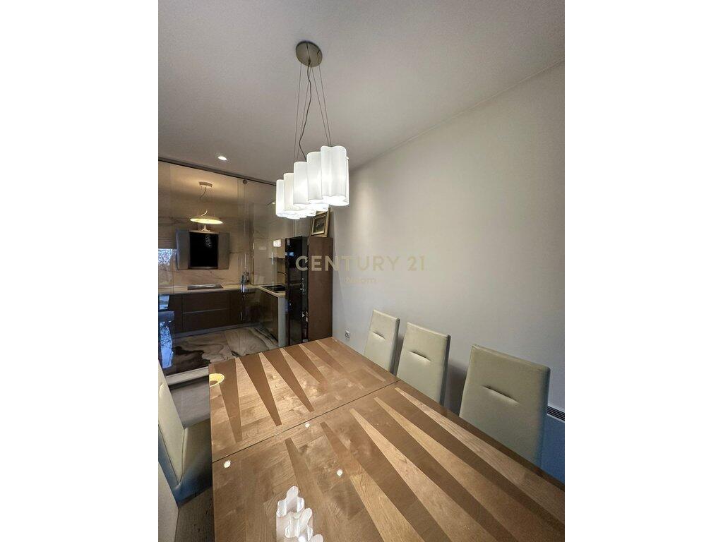 Jepet me qira apartament luksoz 1+1 tek Ring Center – Tiranë