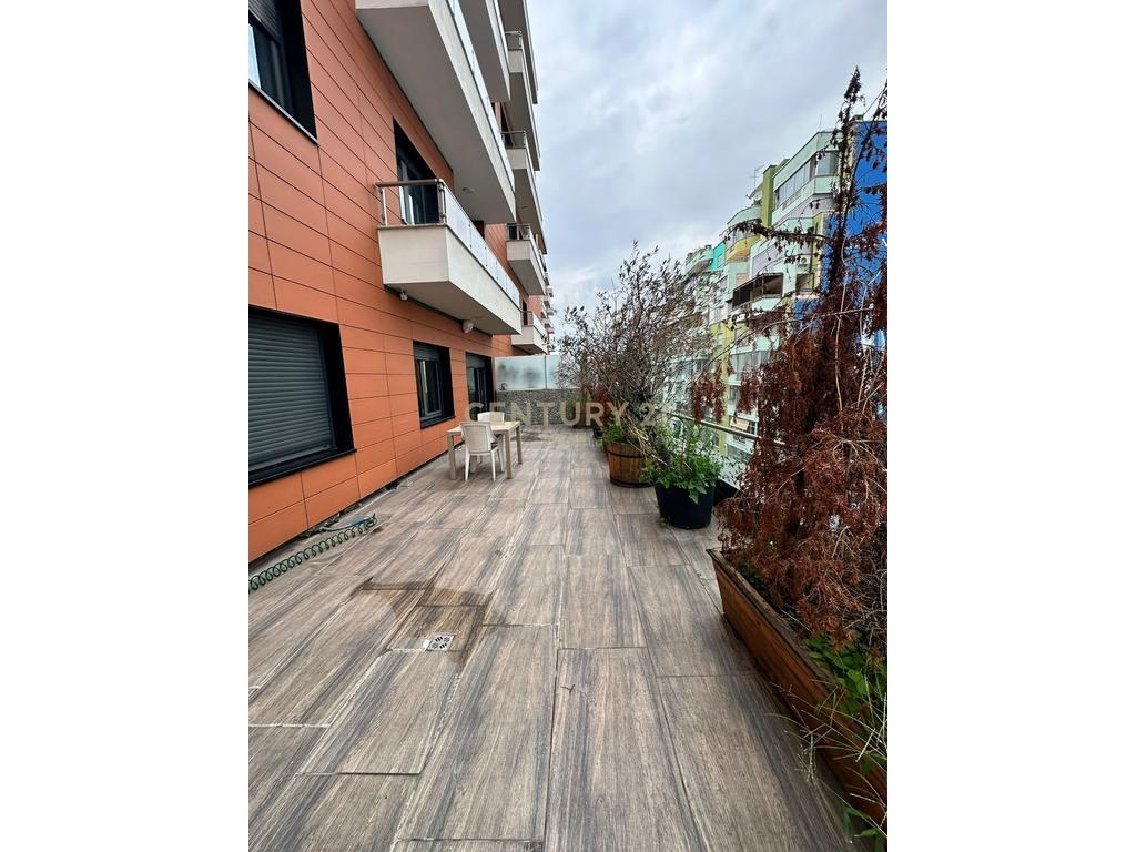 Jepet me qira apartament luksoz 1+1 tek Ring Center – Tiranë