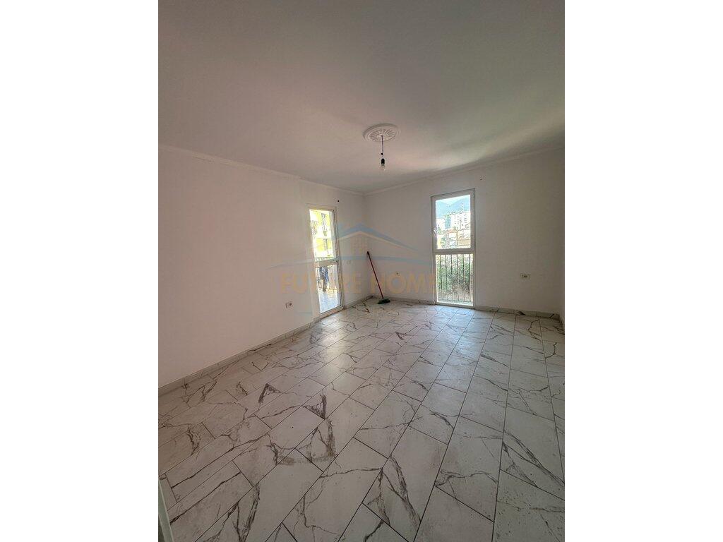 In vendita, Appartamento 1+1, Via Mine Peza, Tirana
